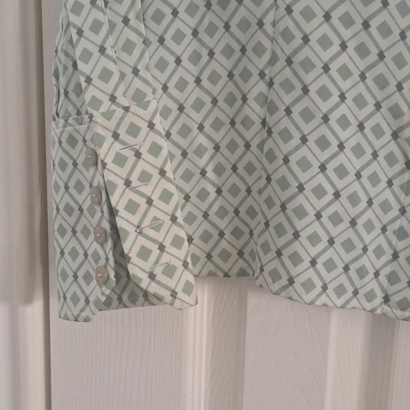 Vintage ST John Mint Green Patterened Silk Blouse Sz 2 - Picture 3 of 6